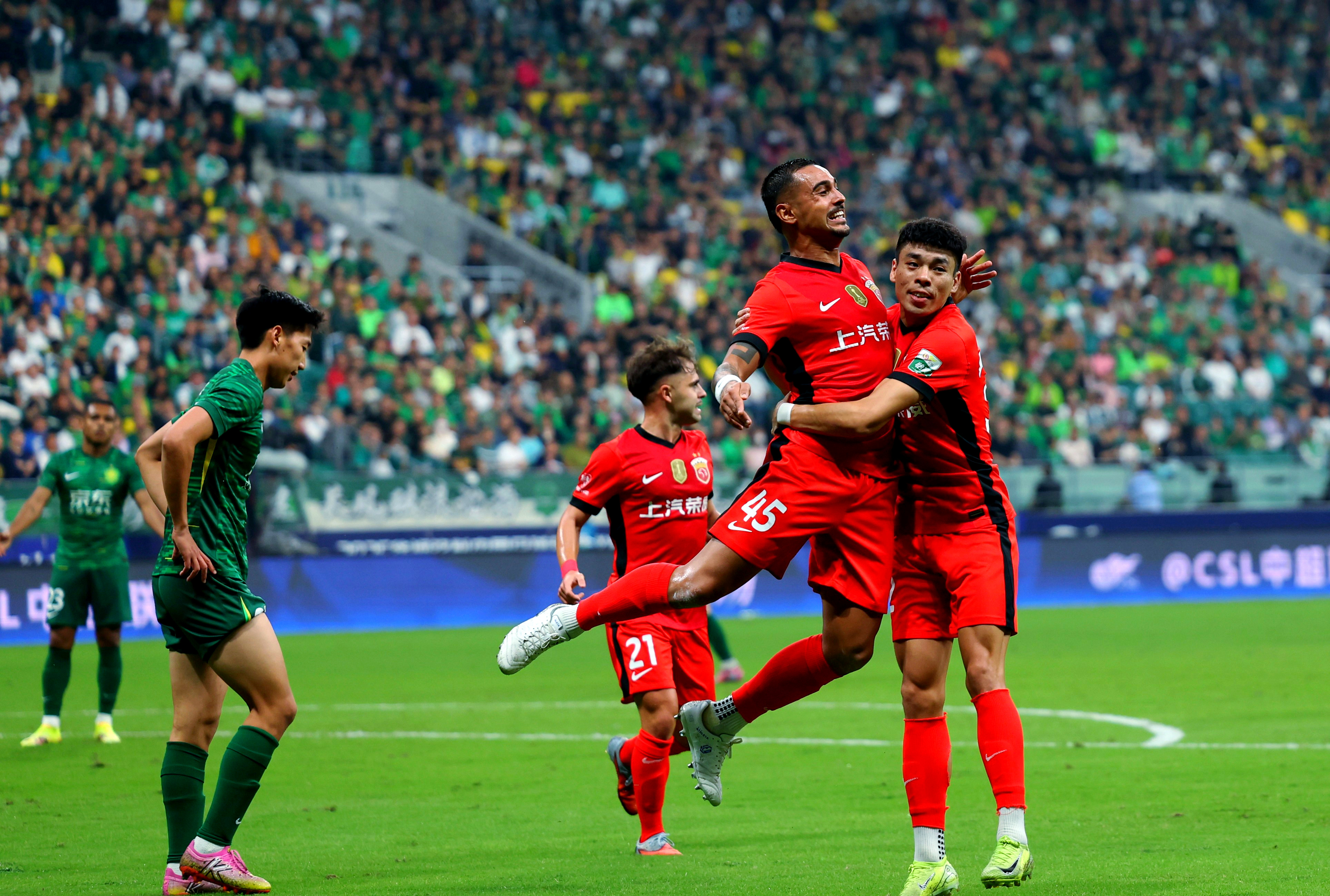 球速娱乐平台 -关于足总杯赛程吃紧，上海海港集结日手感冰凉，球迷炸锅，训练强度明显提升的信息